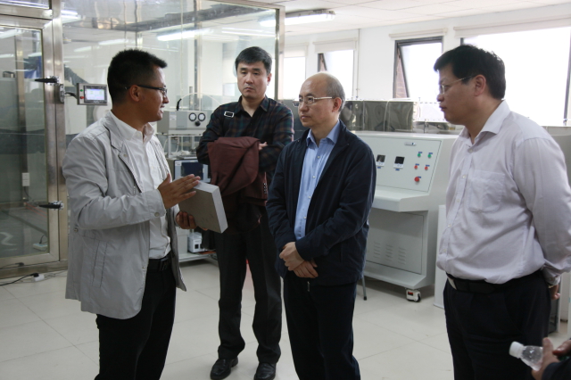 中国科学院副院长张亚平参观室内环境质量保障技术创新平台